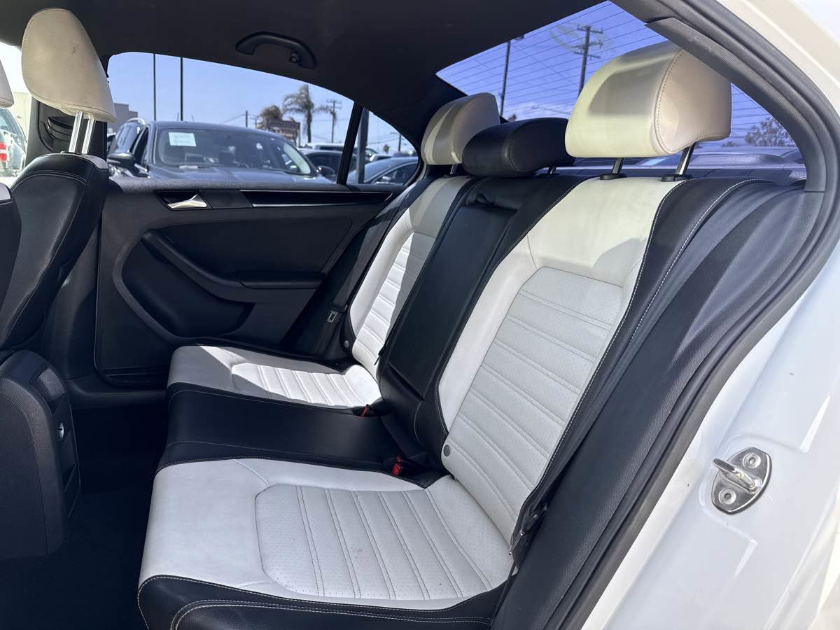 Used 2015 Volkswagen Jetta Sport FWD image 11