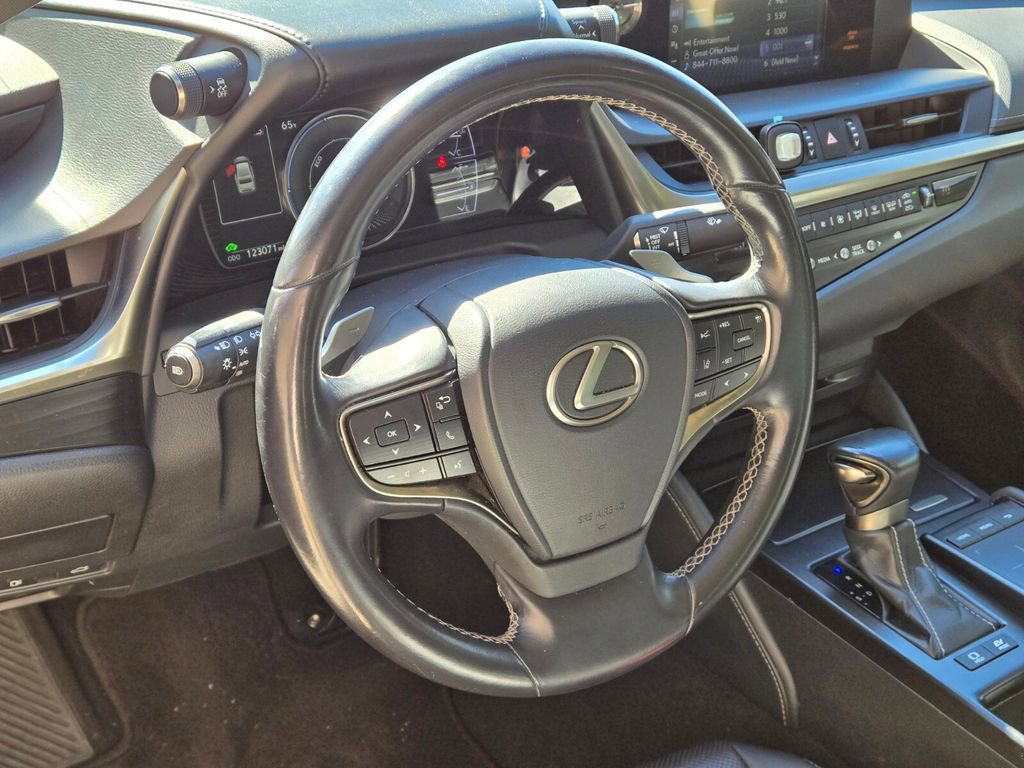 Used 2019 Lexus ES 300h w/ Accessory Package 2 image 9