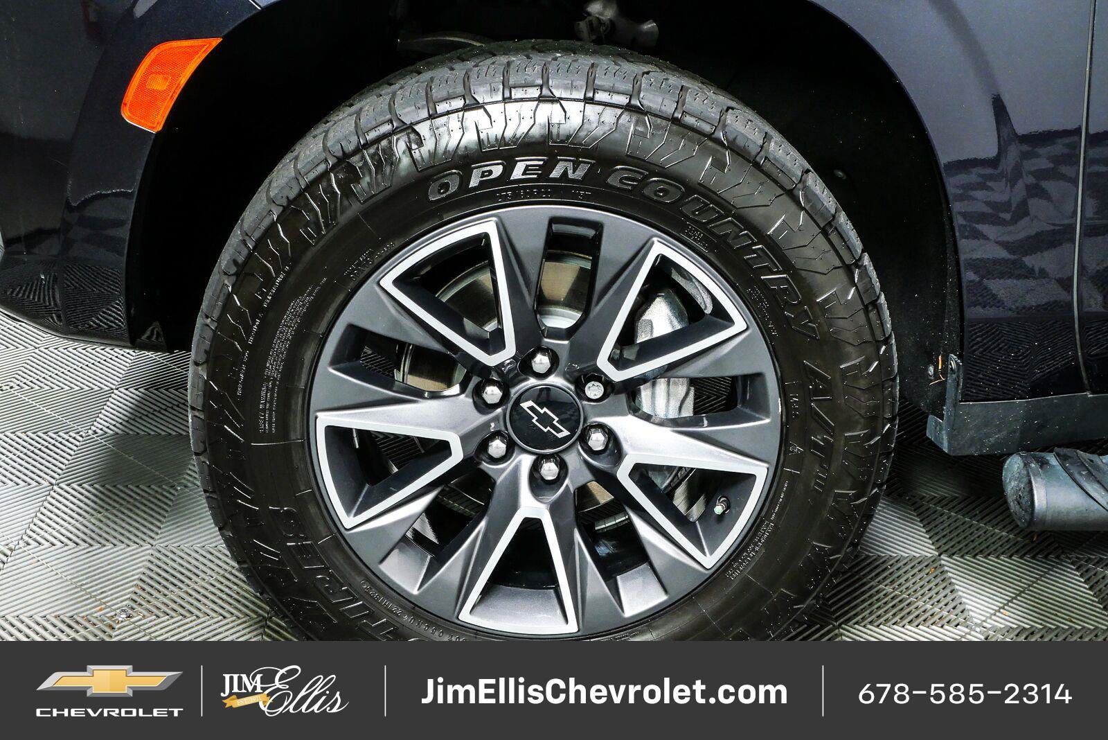 Certified 2023 Chevrolet Tahoe Z71 w/ Luxury Package AWD/4WD image 42