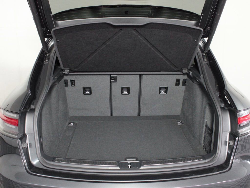 Certified 2025 Porsche Macan image 13