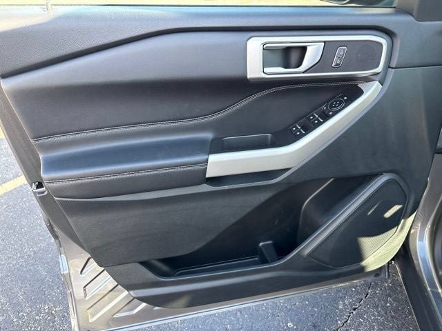 Used 2024 Ford Explorer XLT w/ Equipment Group 202A AWD/4WD image 22