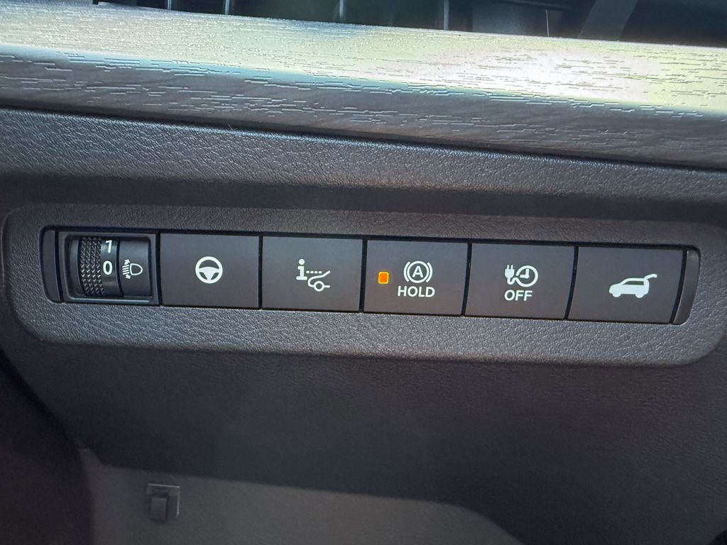 Used 2023 Nissan Ariya AWD image 12