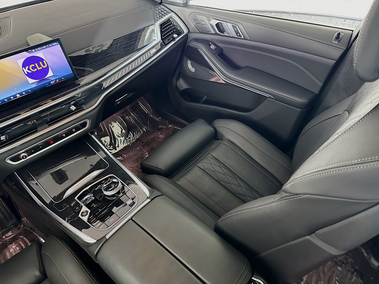 Used 2025 BMW X7 M60i image 25