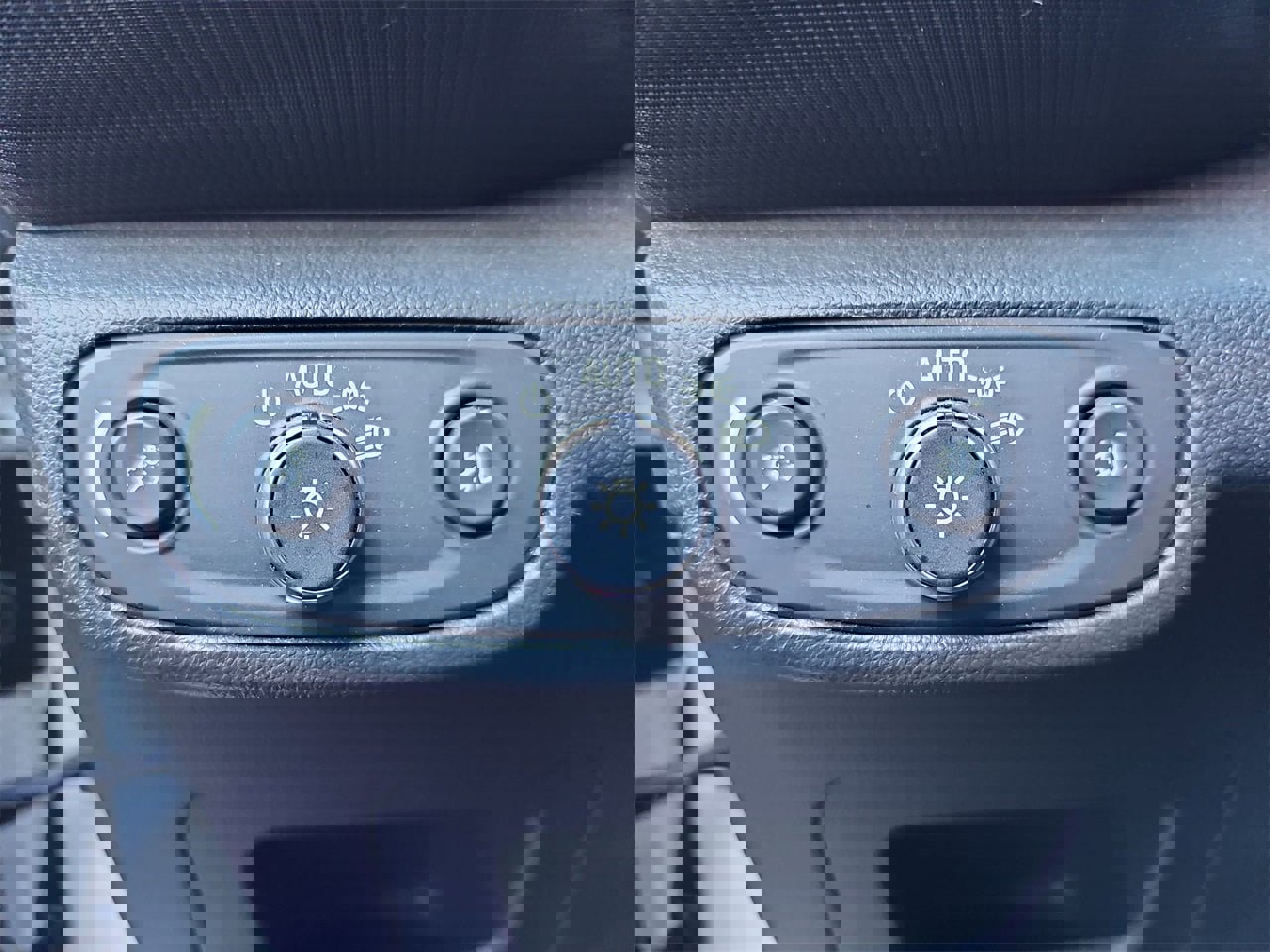 Certified 2023 Chevrolet TrailBlazer RS w/ Convenience Package image 25