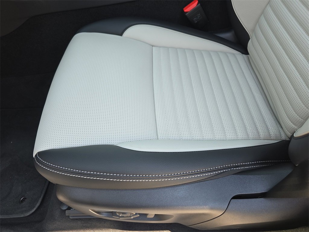 New 2025 Land Rover Discovery Sport Dynamic SE image 29