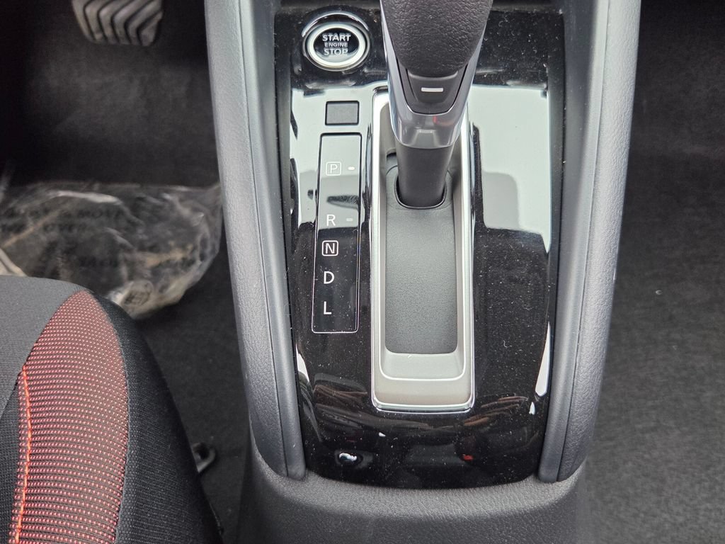 New 2025 Nissan Versa SR w/ Trunk Package FWD image 19