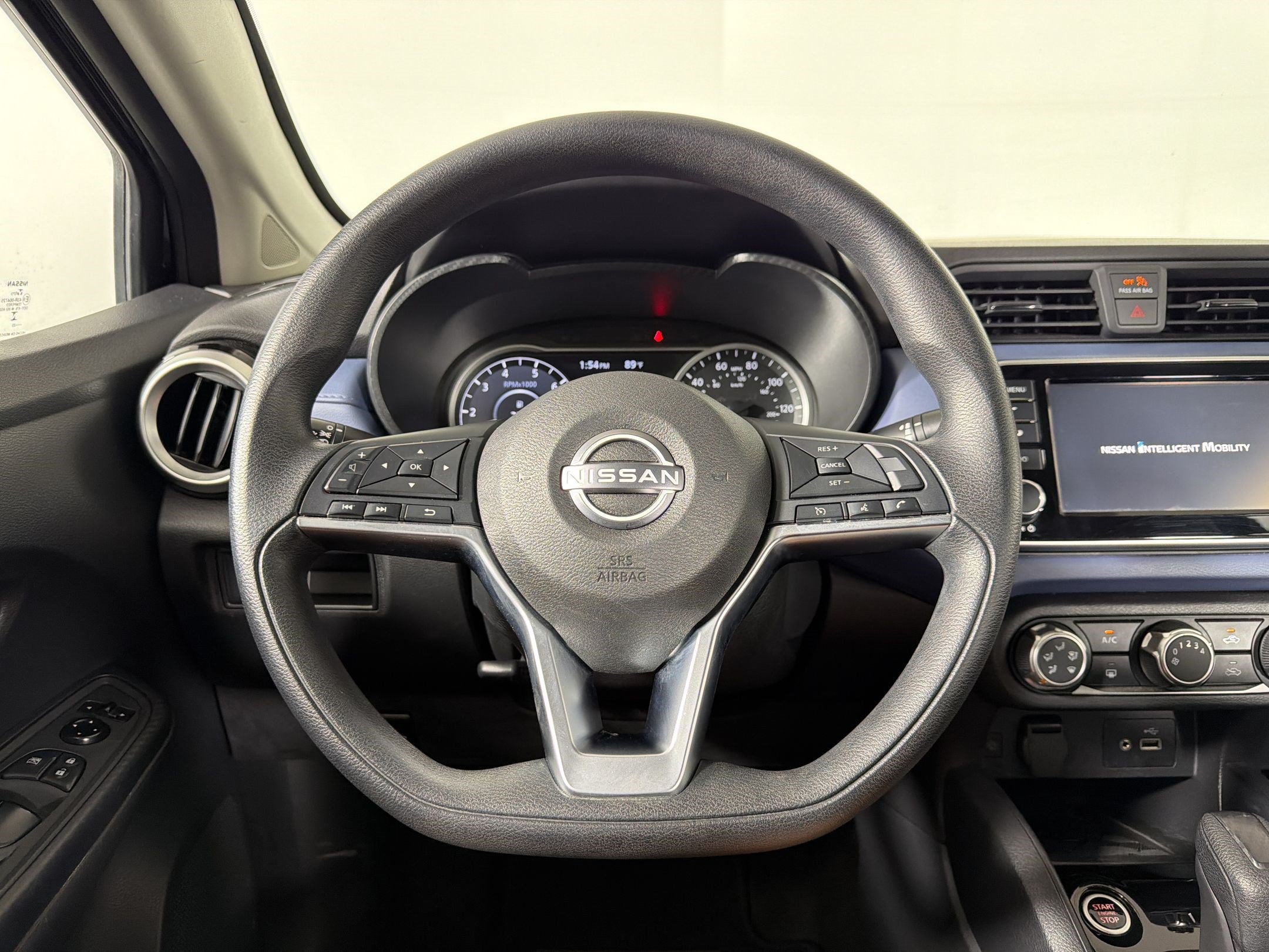 Used 2023 Nissan Versa SV FWD image 9