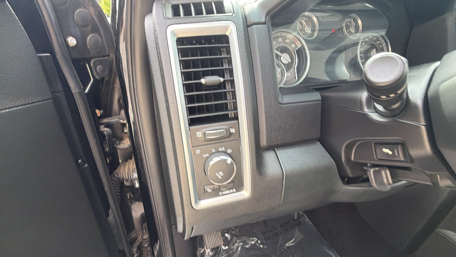Used 2015 RAM 1500 Limited AWD/4WD image 25