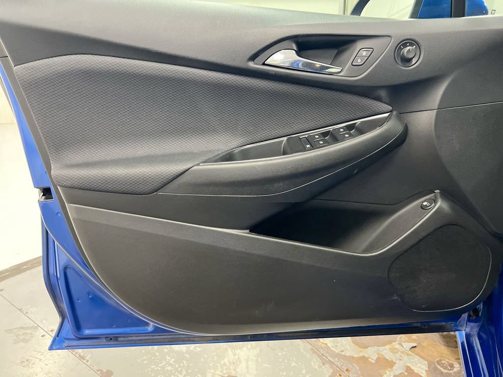 Used 2018 Chevrolet Cruze LT w/ RS Package FWD image 20