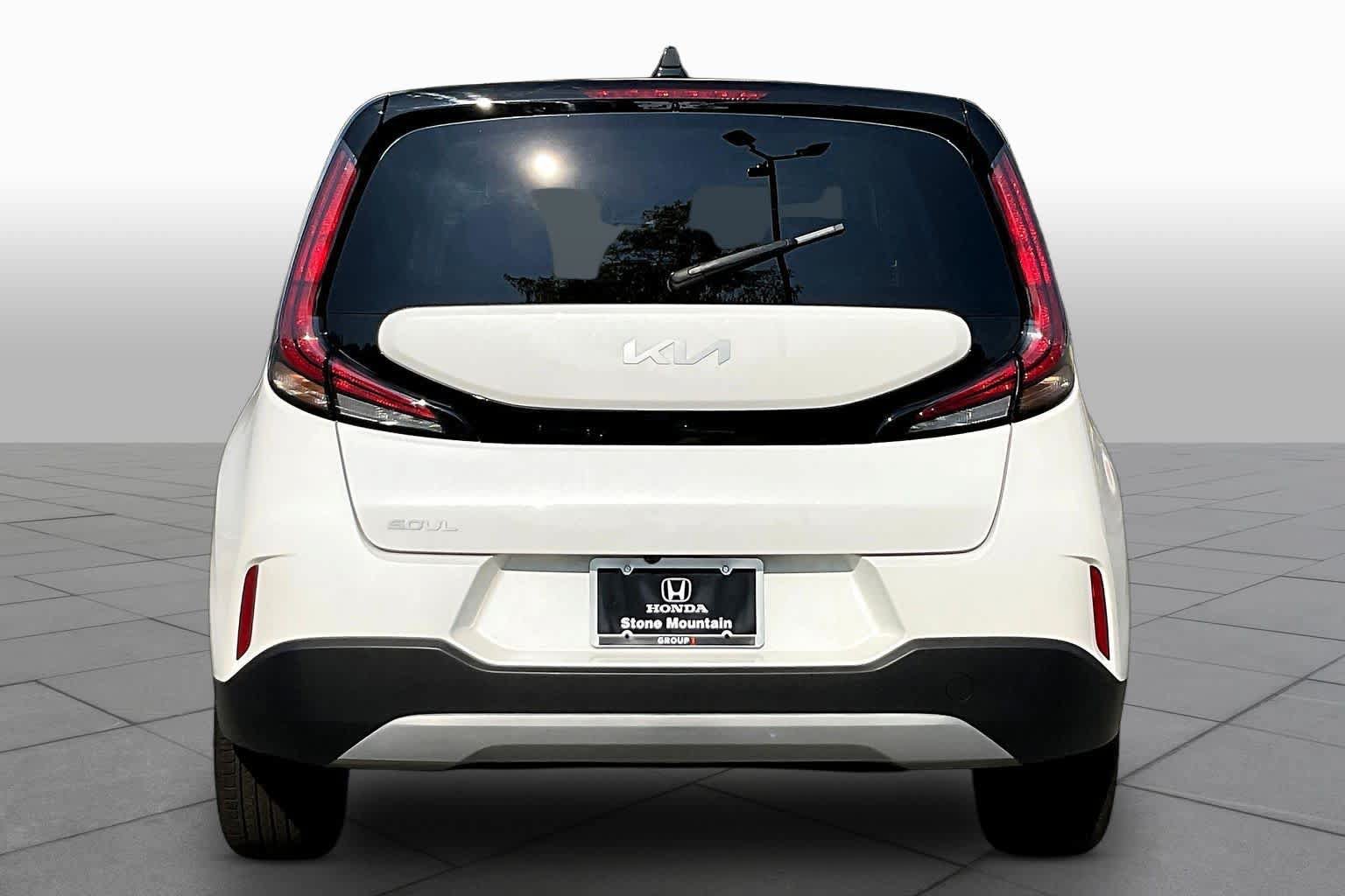 Used 2025 Kia Soul LX w/ LX Technology Package FWD image 5