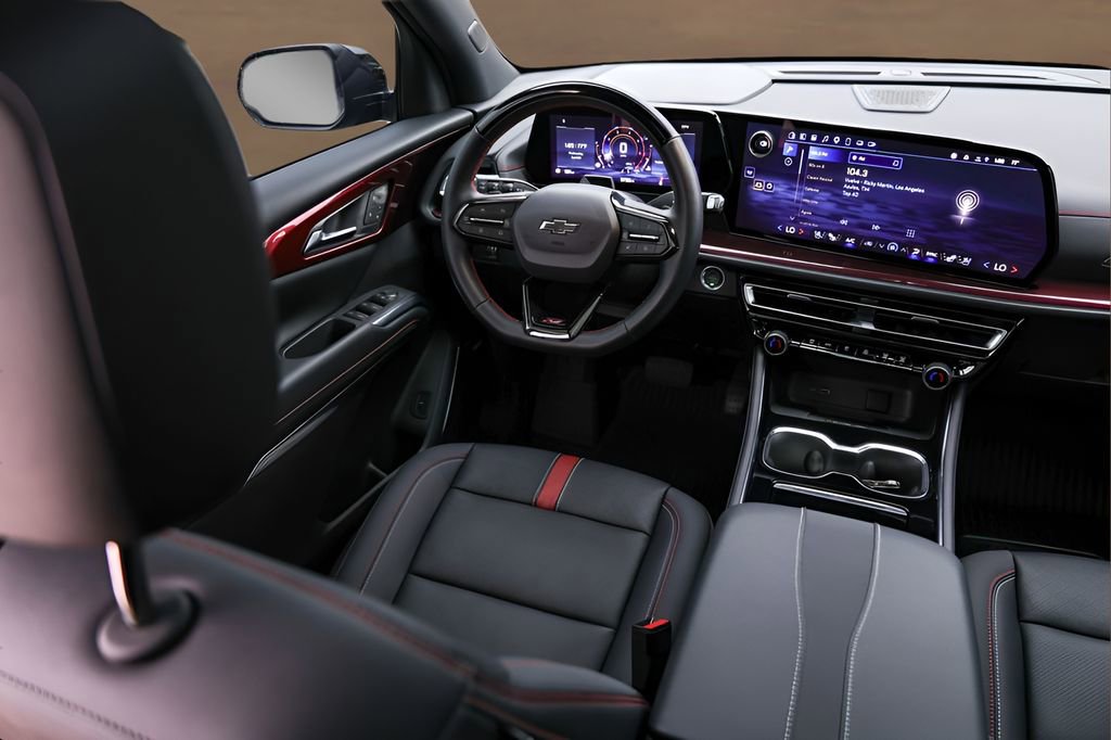 Used 2025 Chevrolet Traverse RS FWD image 26