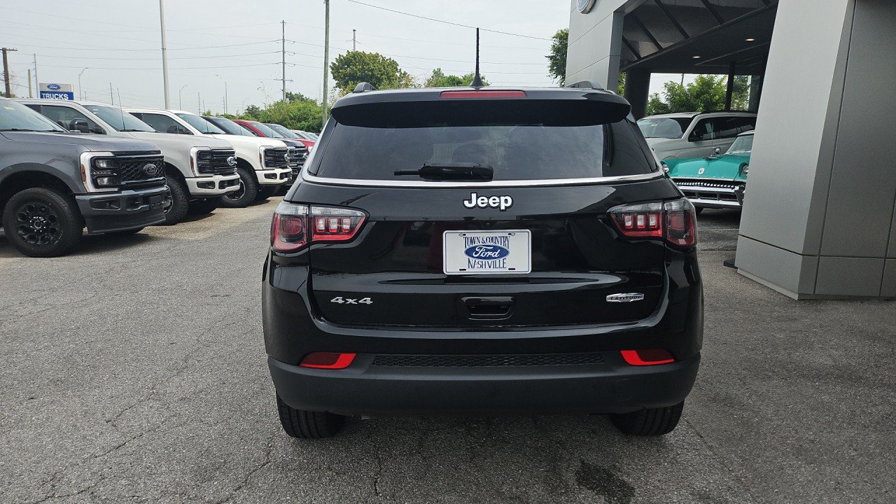 Used 2024 Jeep Compass Latitude AWD/4WD image 5