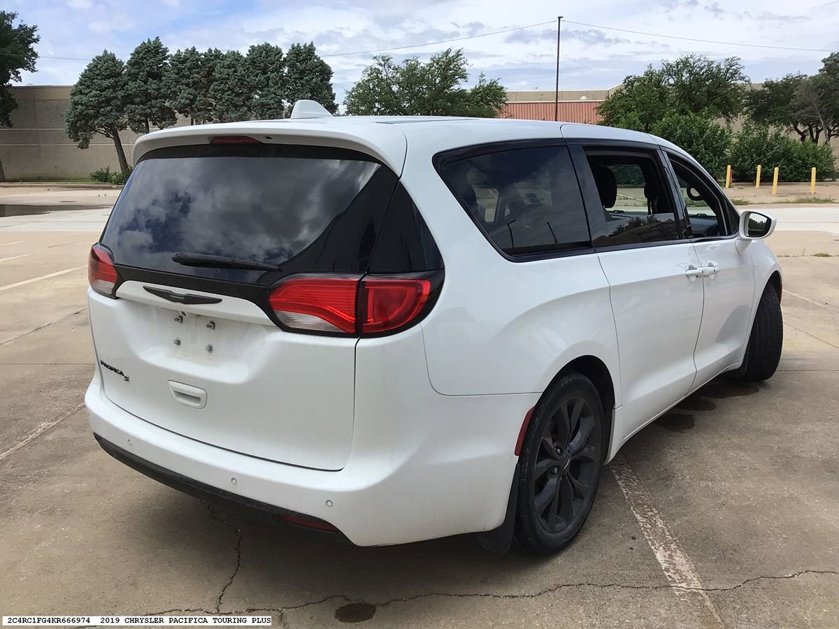 Used 2019 Chrysler Pacifica Touring Plus w/ S Appearance Package FWD image 5