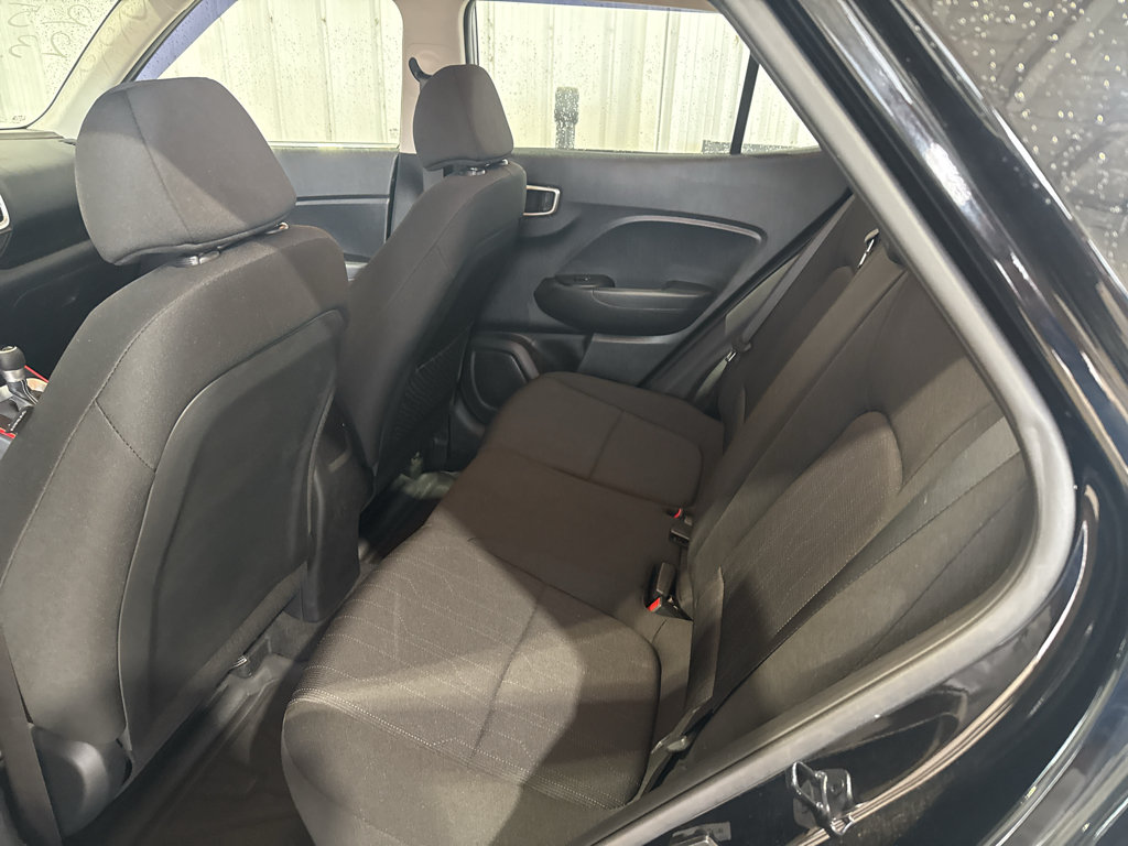 Used 2025 Hyundai Venue SE FWD image 22