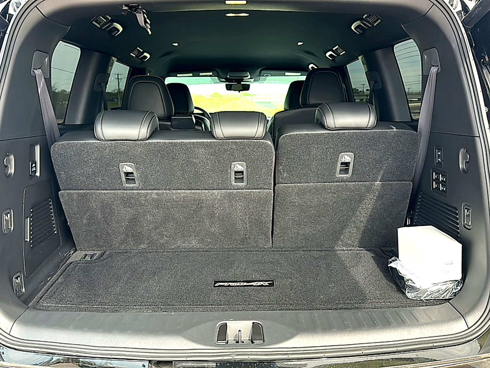 Used 2025 Nissan Armada PRO-4X image 22