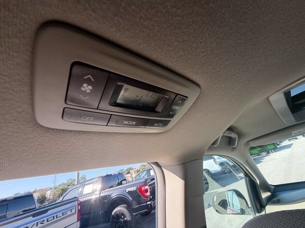 Used 2014 Toyota Sienna XLE FWD image 29