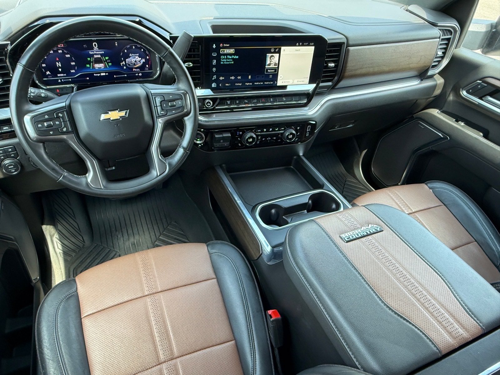 Used 2024 Chevrolet Silverado 2500 High Country w/ High Country Premium Package AWD/4WD image 12