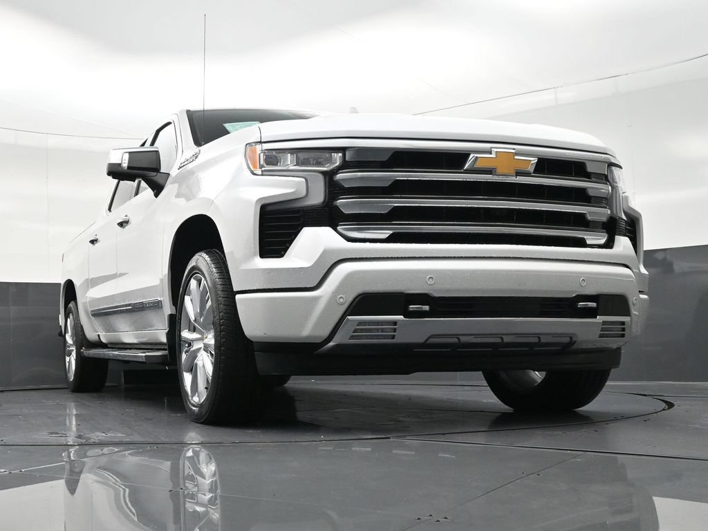 Used 2025 Chevrolet Silverado 1500 High Country w/ High Country Premium Package AWD/4WD image 29
