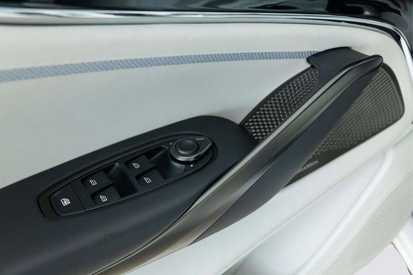 Used 2025 Aston Martin DBX 707 image 22