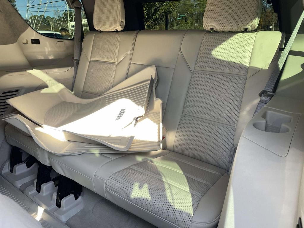 Used 2022 Cadillac Escalade Sport Platinum image 12