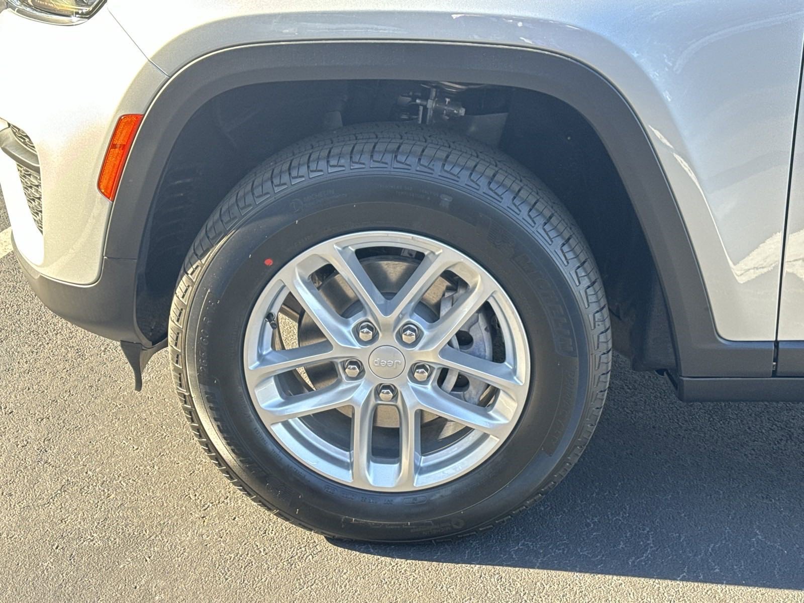 New 2025 Jeep Grand Cherokee Laredo X image 14