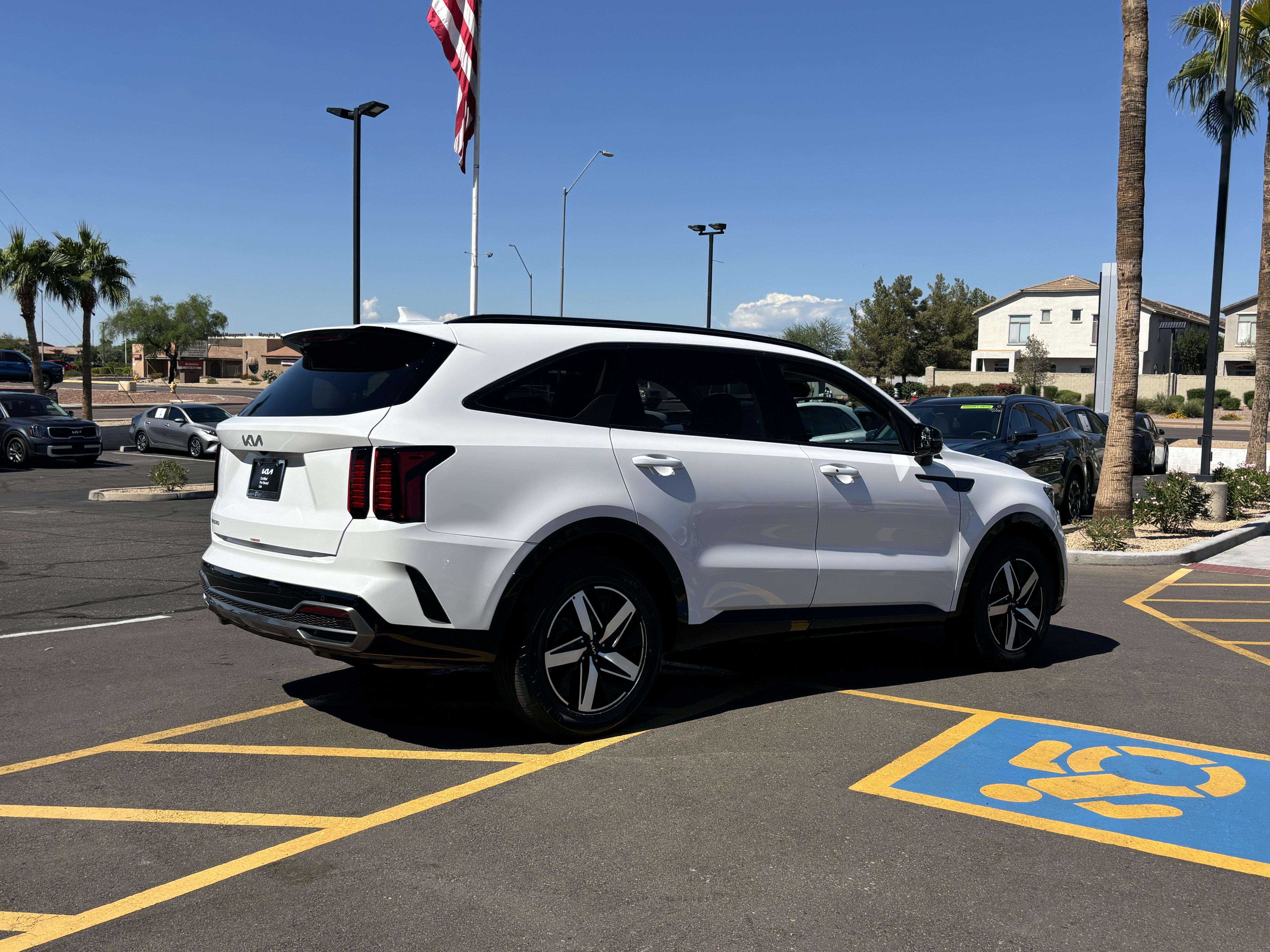 Certified 2023 Kia Sorento S w/ Panoramic Sunroof Package FWD image 3
