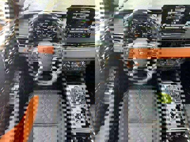 Used 2025 Mitsubishi Outlander SEL image 12