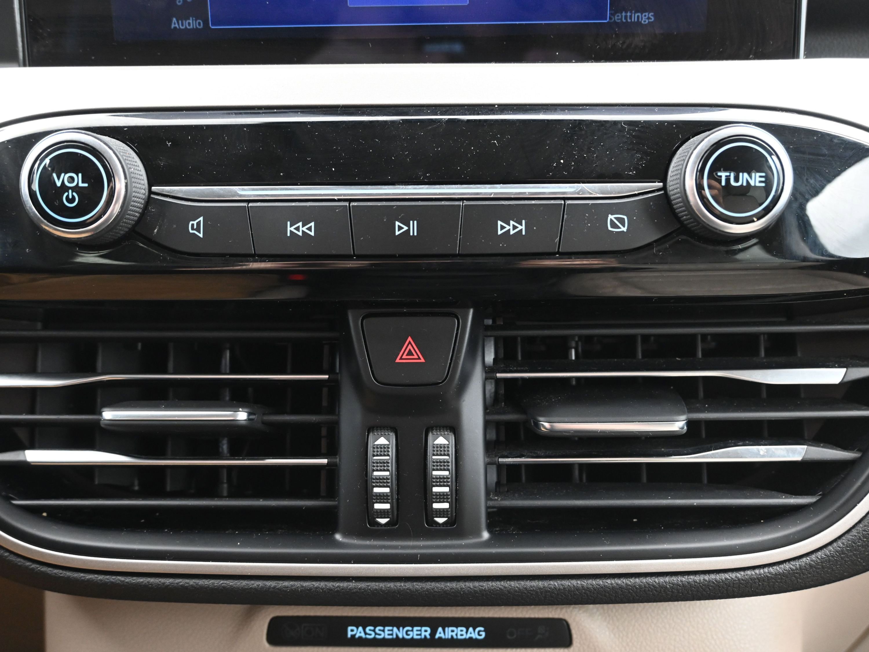 Used 2021 Ford Escape SEL image 17