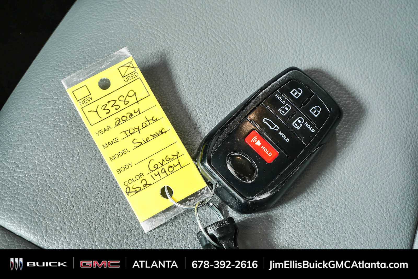 Used 2024 Toyota Sienna XLE FWD image 40