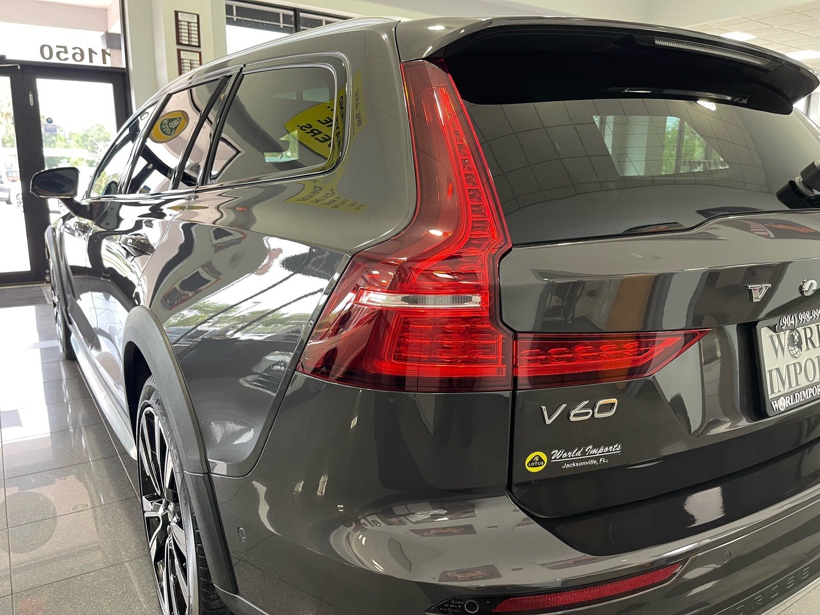 Used 2024 Volvo V60 B5 Cross Country Ultimate AWD/4WD image 15