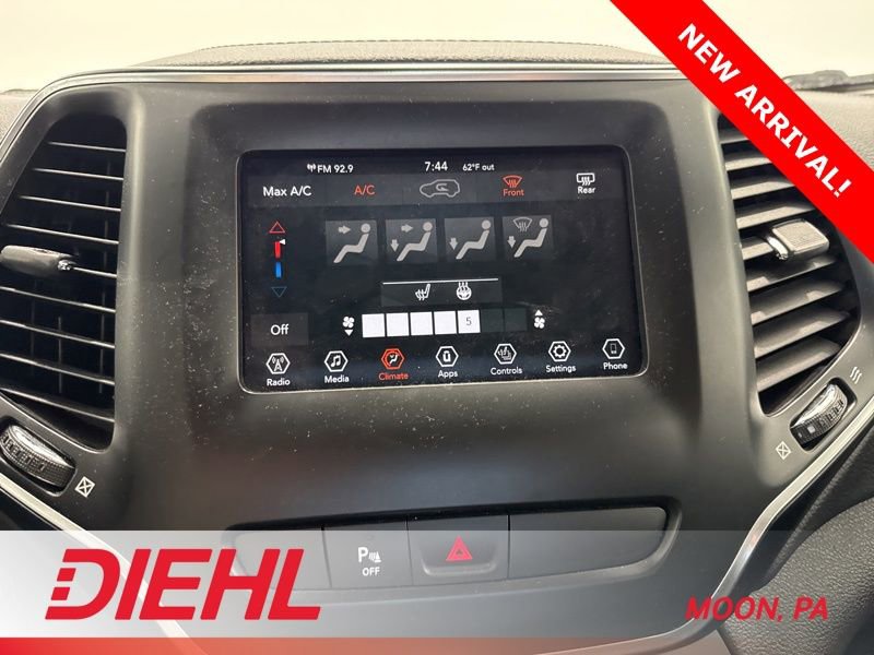Used 2019 Jeep Cherokee Latitude Plus w/ Cold Weather Group AWD/4WD image 29