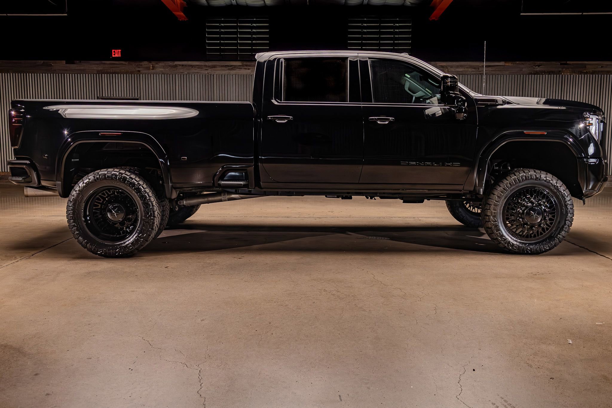Used 2024 GMC Sierra 3500 Denali w/ Denali Reserve Package image 11