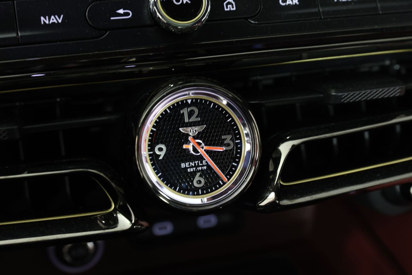 New 2025 Bentley Flying Spur Plug-In Hybrid image 33