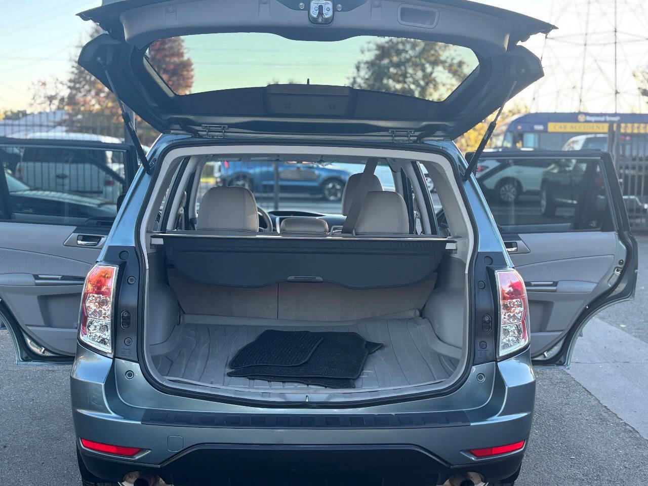 Used 2011 Subaru Forester 2.5X Premium w/ All-Weather Pkg image 9