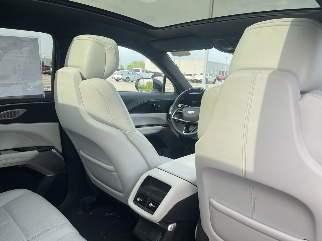 Certified 2024 Cadillac Lyriq Luxury AWD/4WD image 29