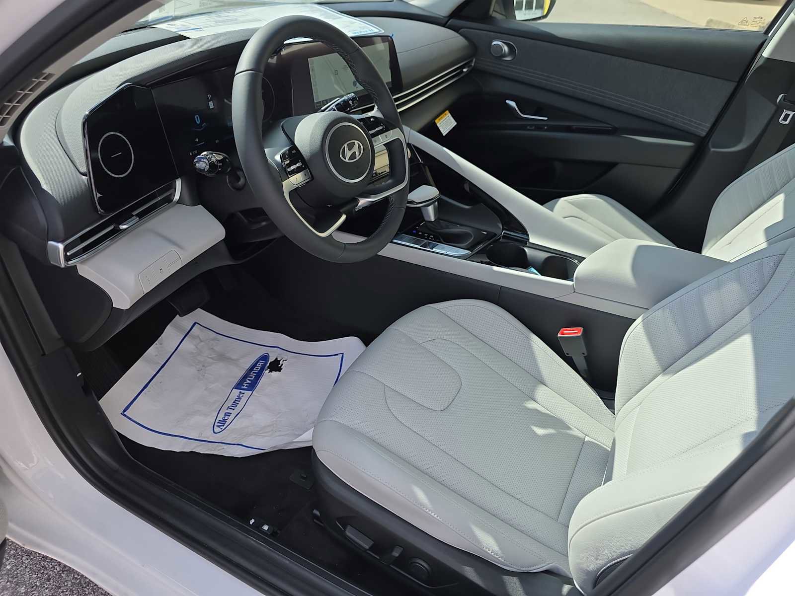 New 2025 Hyundai Elantra Limited image 8