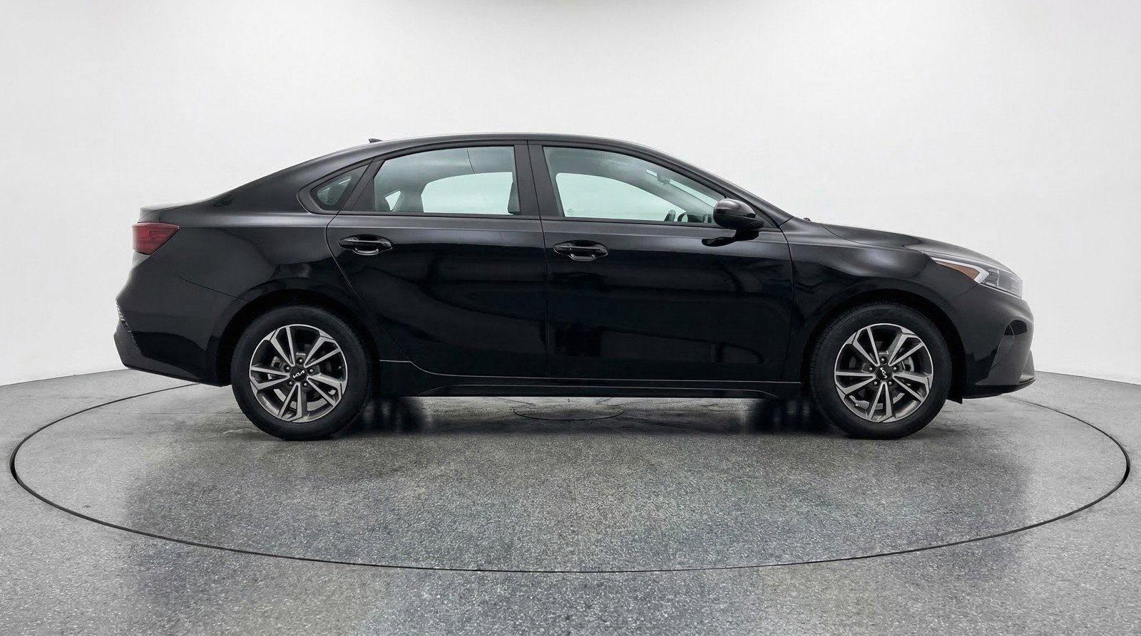 Used 2024 Kia Forte LXS FWD image 11