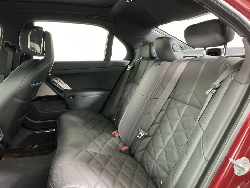 Certified 2025 BMW 740i xDrive w/ Premium Package AWD/4WD image 26
