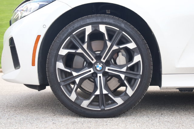 Used 2025 BMW 330i xDrive Sedan w/ Premium Package AWD/4WD image 8
