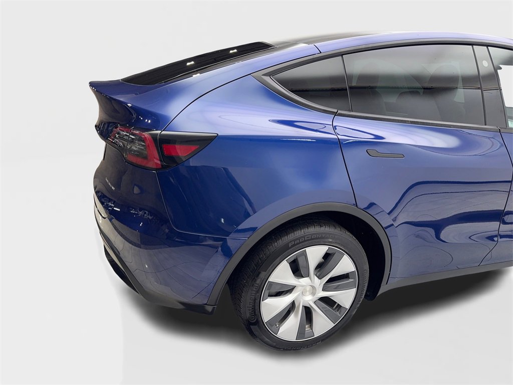 Used 2022 Tesla Model Y Long Range image 18