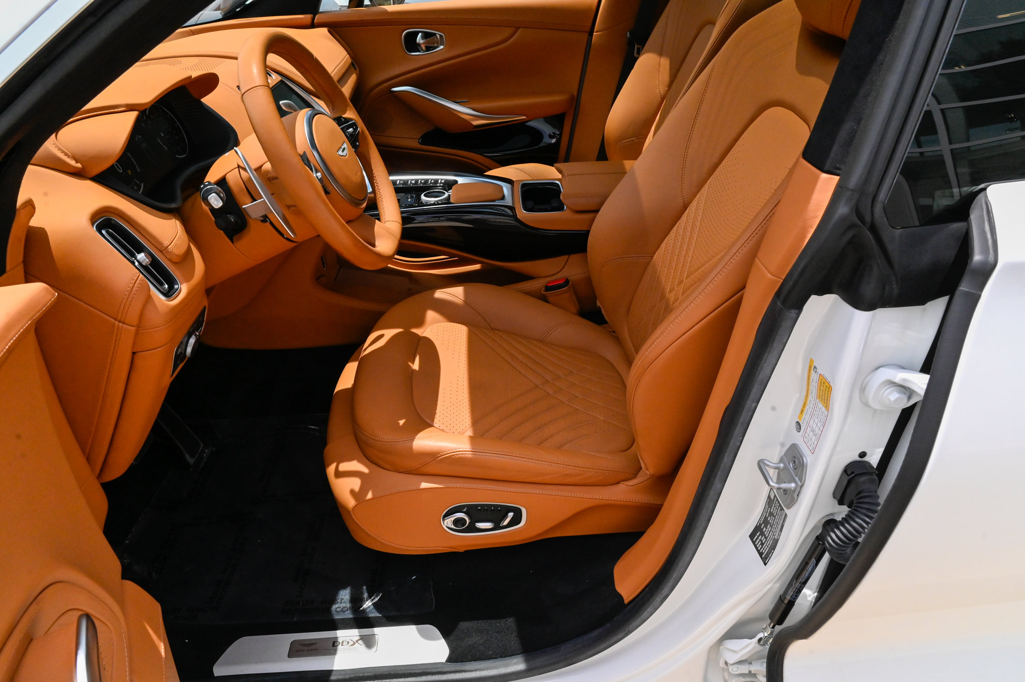 Used 2024 Aston Martin DBX AWD/4WD image 17