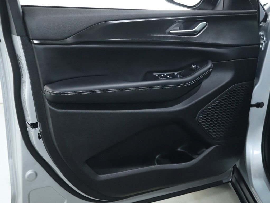 Used 2025 Jeep Grand Cherokee Laredo X image 15