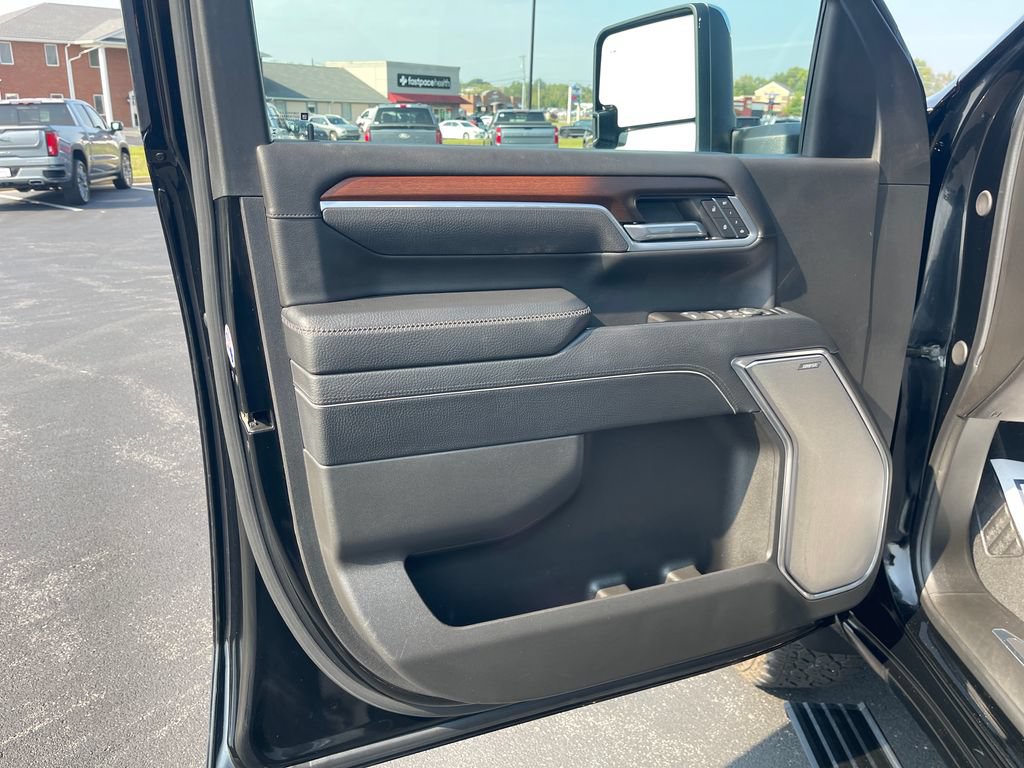 Used 2025 GMC Sierra 2500 Denali w/ Denali Reserve Package AWD/4WD image 13