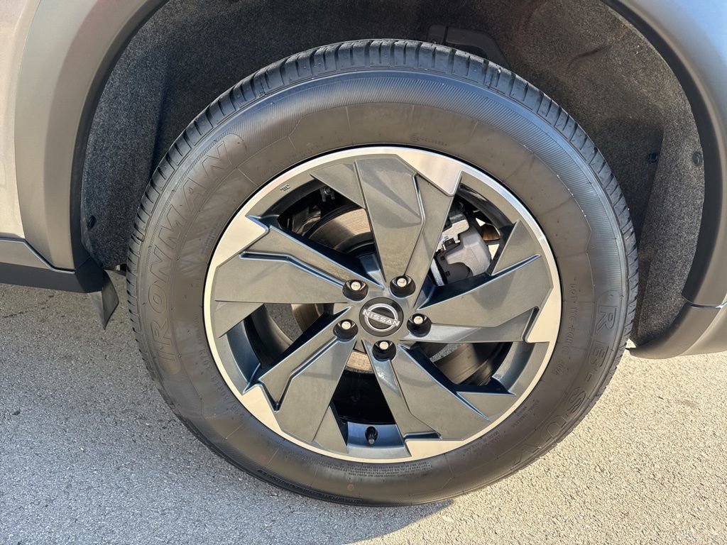 Used 2024 Nissan Rogue SV image 29