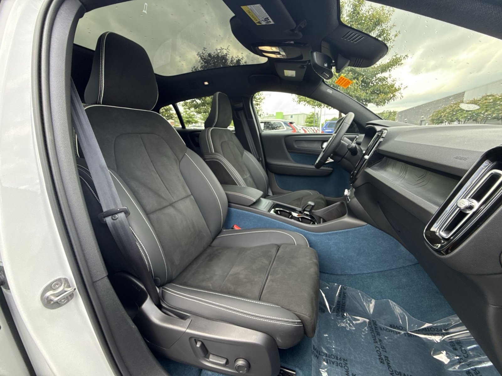 Certified 2023 Volvo C40 P8 Recharge Ultimate w/ Protection Package Premier AWD/4WD image 27