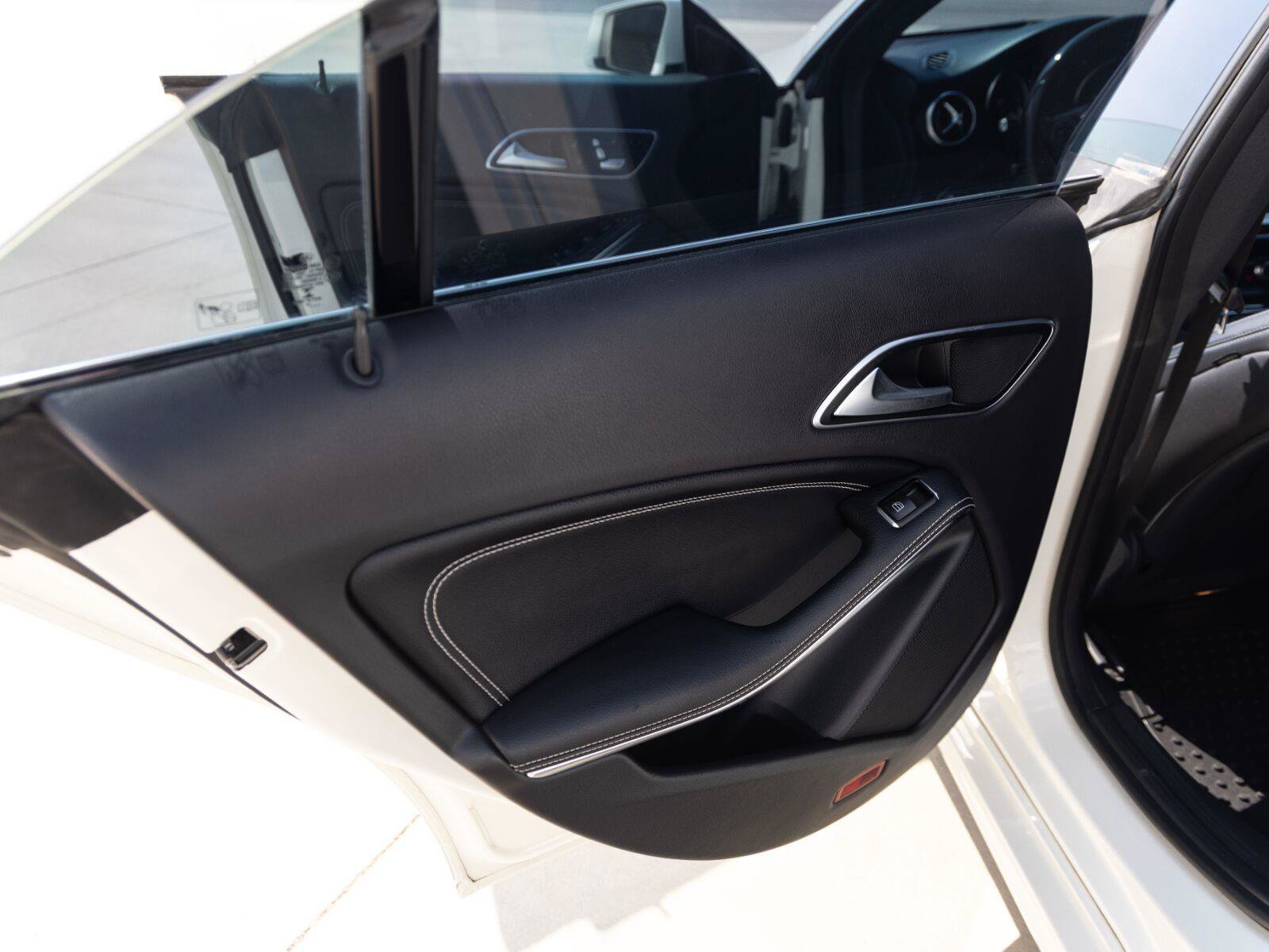 Used 2018 Mercedes-Benz CLA 250 4MATIC image 24