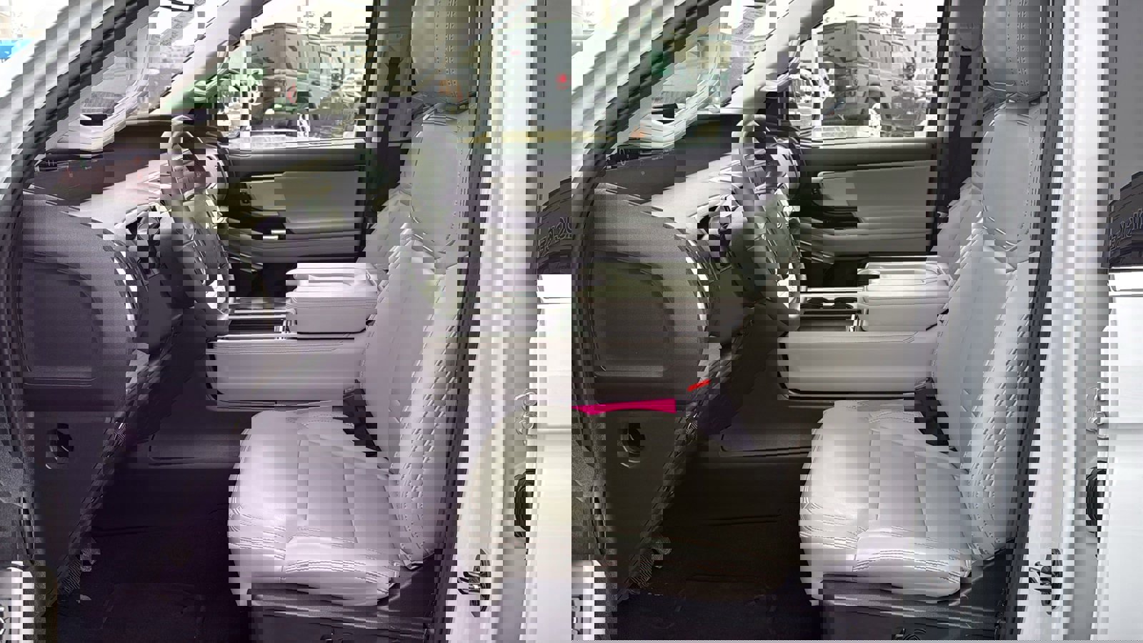 Used 2025 Ford Expedition Active image 11