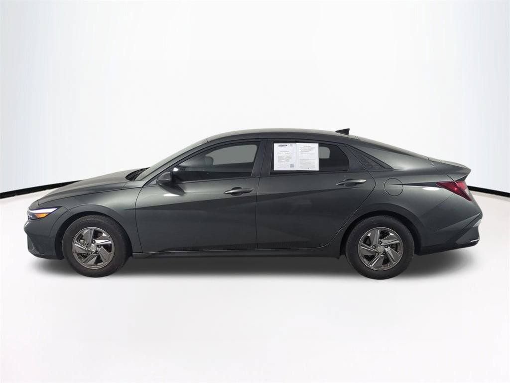 Used 2025 Hyundai Elantra SE FWD image 8