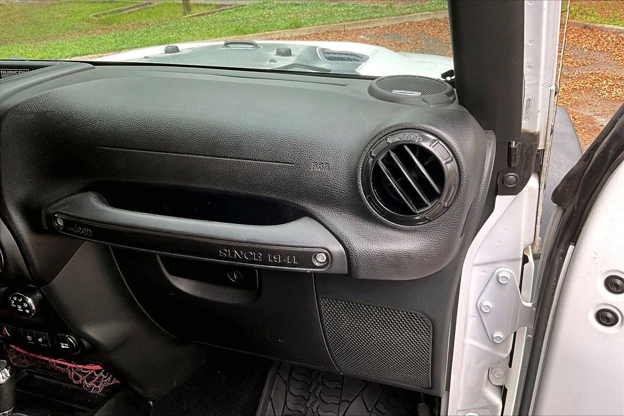 Used 2017 Jeep Wrangler Unlimited Rubicon AWD/4WD image 22