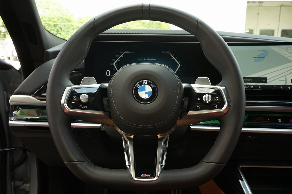 Used 2025 BMW 740i image 6